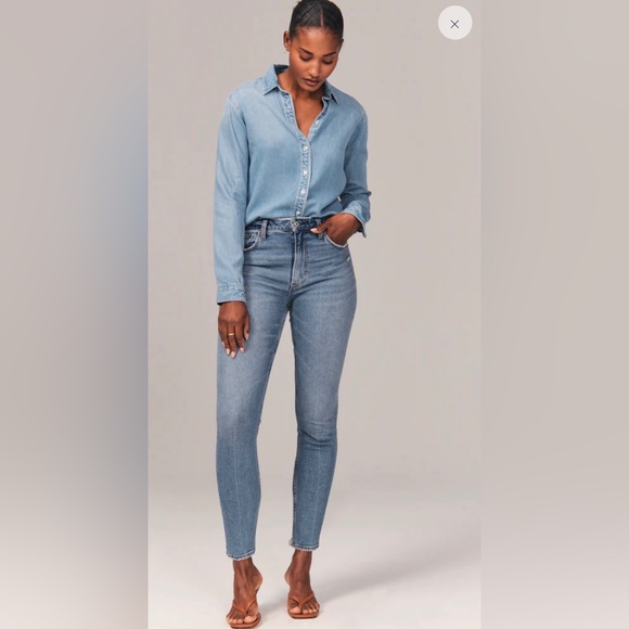 Abercrombie & Fitch Curve Love High Rise Skinny Jean Medium Wash - 27 NWT - Picture 2 of 8